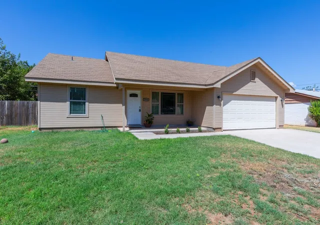 Photo 3 of Single family home for sale at 2910 Wenwood Rd, Abilene, TX 79606 | MLS# 21344855 | Listing updated on 2026-09-19