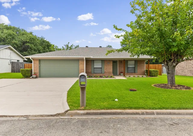 Photo 1 of Sale Pending at 3306 Bonnie Lea St, Greenville, TX 75402 | MLS# 21343449 | Listing updated on 2026-09-21