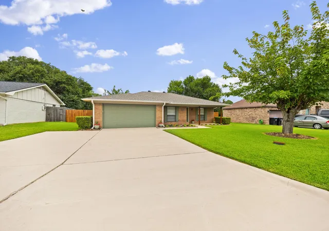 Photo 2 of Sale Pending at 3306 Bonnie Lea St, Greenville, TX 75402 | MLS# 21343449 | Listing updated on 2026-09-21