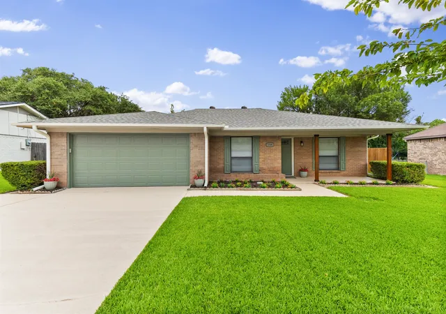 Photo 3 of Sale Pending at 3306 Bonnie Lea St, Greenville, TX 75402 | MLS# 21343449 | Listing updated on 2026-09-21