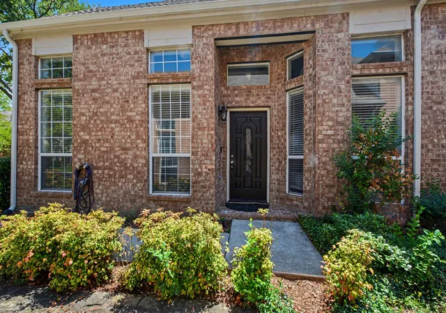 Photo 3 of Single family home for sale at 11427 Still Hollow Dr, Frisco, TX 75035 | MLS# 21344601 | Listing updated on 2026-10-01