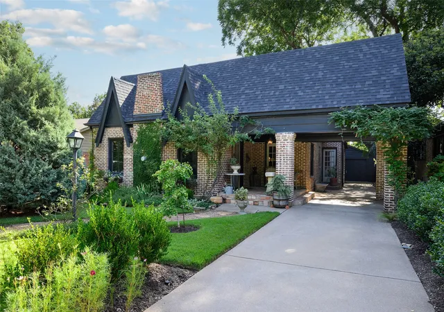Photo 1 of Single family home for sale at 1144 N Windomere Ave, Dallas, TX 75208 | MLS# 21336028 | Listing updated on 2026-09-14