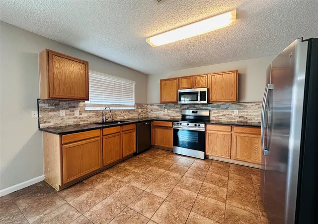 Photo 3 of Single family home for sale at 8600 Hawkview Dr, Fort Worth, TX 76179 | MLS# 21344563 | Listing updated on 2026-09-10
