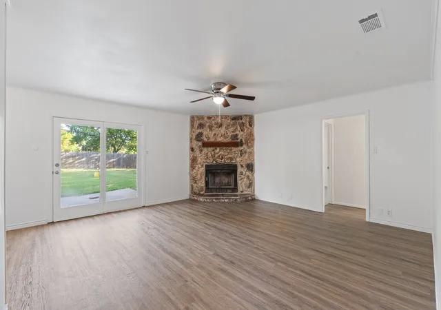 Photo 4 of Single family home for sale at 1206 Hemphill Dr, Cleburne, TX 76033 | MLS# 21342870 | Listing updated on 2026-07-30