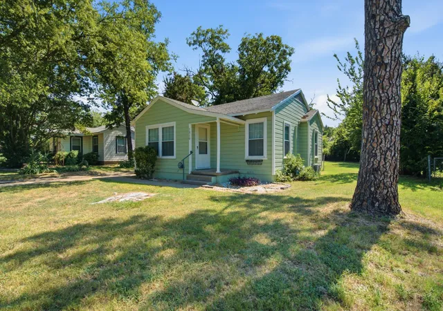 Photo 1 of Sale Pending at 1310 Oliver St, Weatherford, TX 76086 | MLS# 21344199 | Listing updated on 2026-09-10