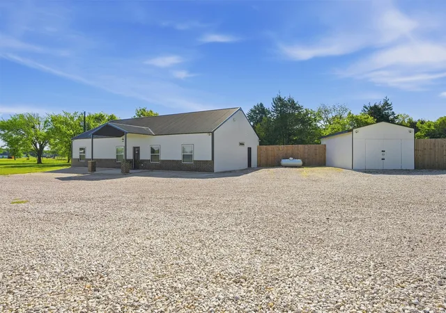 Photo 3 of Single family home for sale at 210 County Road 2184, Gainesville, TX 76240 | MLS# 21342308 | Listing updated on 2026-09-17