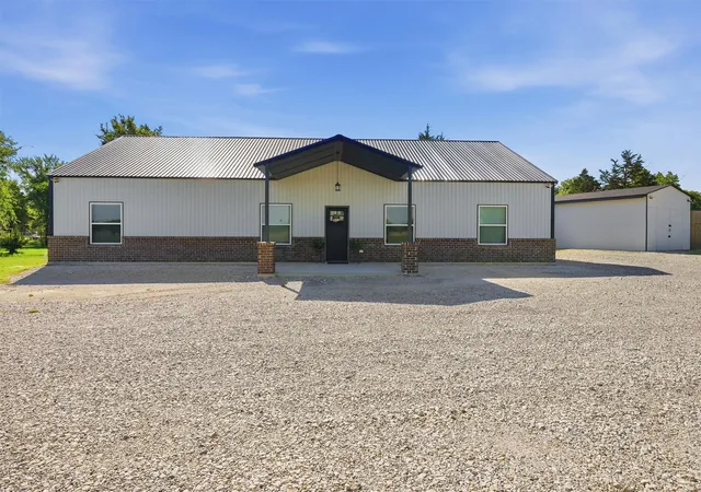 Photo 4 of Single family home for sale at 210 County Road 2184, Gainesville, TX 76240 | MLS# 21342308 | Listing updated on 2026-09-17