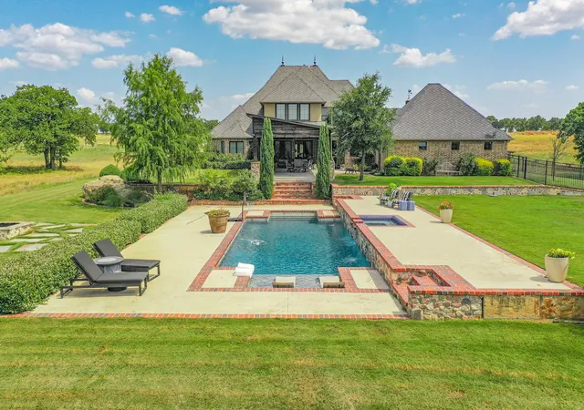 Photo 3 of Single family home for sale at 354 Ballpark Wy, Jacksboro, TX 76458 | MLS# 21343689 | Listing updated on 2026-09-28