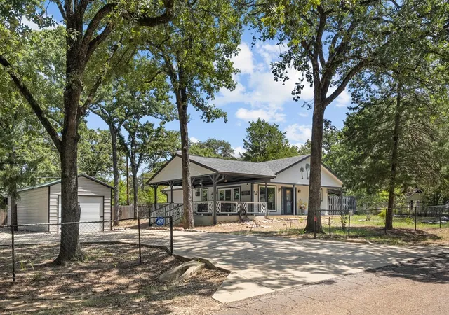 Photo 4 of Single family home for sale at 138 Wildgrove Dr, Gun Barrel City, TX 75156 | MLS# 21340885 | Listing updated on 2026-10-07
