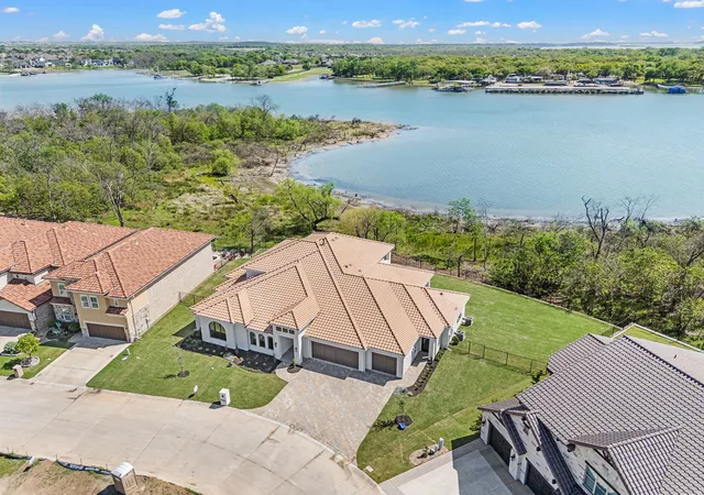 Photo 2 of Single family home for sale at 9065 Lakeside Dr, Fort Worth, TX 76179 | MLS# 21345051 | Listing updated on 2026-10-04