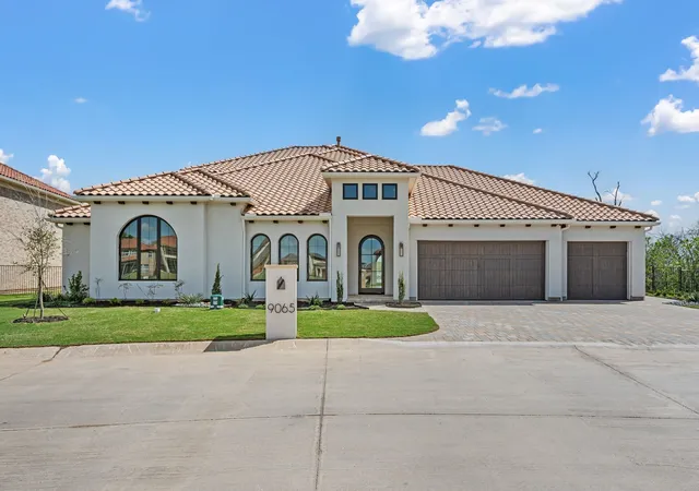 Photo 3 of Single family home for sale at 9065 Lakeside Dr, Fort Worth, TX 76179 | MLS# 21345051 | Listing updated on 2026-10-04