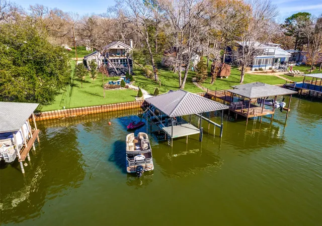 Photo 1 of Single family home for sale at 150 Bayside Cir, Malakoff, TX 75148 | MLS# 21342854 | Listing updated on 2026-07-30