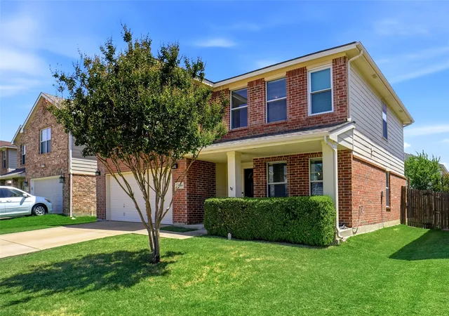 Photo 3 of Sale Pending at 8644 Hawkview Dr, Fort Worth, TX 76179 | MLS# 21329008 | Listing updated on 2026-09-15