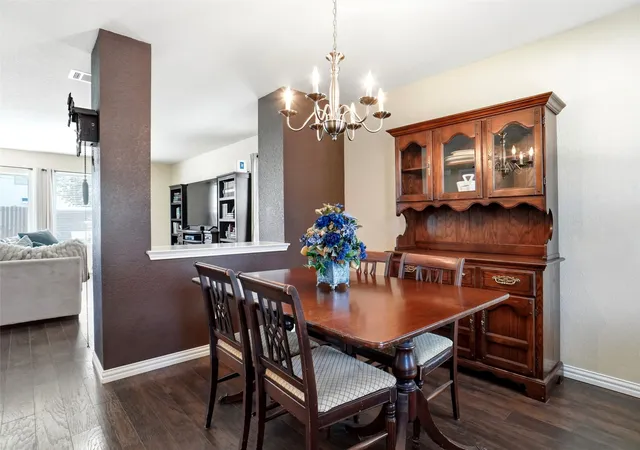 Photo 3 of Sale Pending at 8644 Hawkview Dr, Fort Worth, TX 76179 | MLS# 21329008 | Listing updated on 2026-09-15