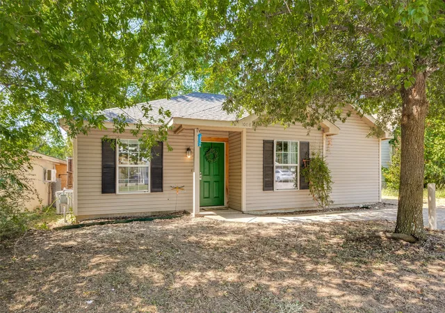 Photo 1 of Single family home for sale at 1008 E Prairie St, Denton, TX 76205 | MLS# 21334113 | Listing updated on 2026-09-09