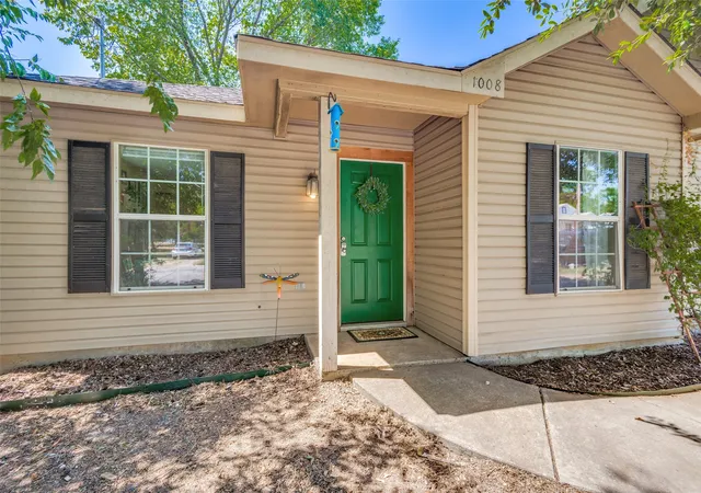 Photo 3 of Single family home for sale at 1008 E Prairie St, Denton, TX 76205 | MLS# 21334113 | Listing updated on 2026-09-09
