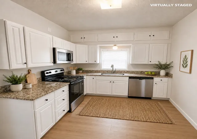 Photo 3 of Sale Pending at 1005 Dodson St, Gainesville, TX 76240 | MLS# 21342783 | Listing updated on 2026-09-28