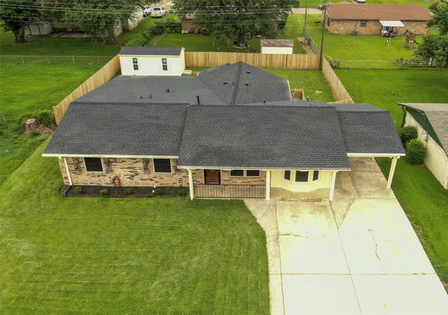 Photo 3 of Single family home for sale at 2114 Handley St, Texarkana, TX 75501 | MLS# 21336587 | Listing updated on 2026-09-15