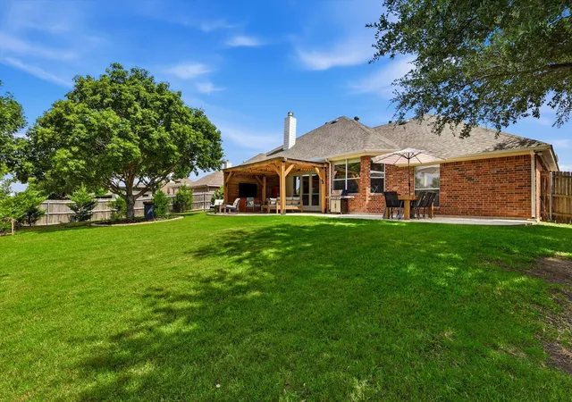 Photo 2 of Single family home for sale at 115 Honeysuckle Dr, Justin, TX 76247 | MLS# 21345102 | Listing updated on 2026-09-20