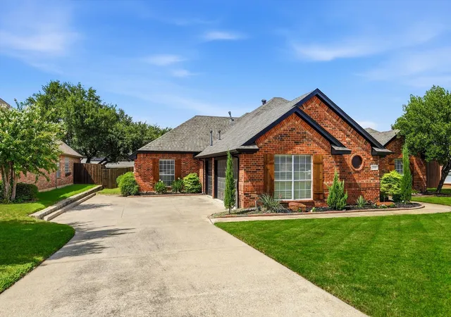 Photo 3 of Single family home for sale at 115 Honeysuckle Dr, Justin, TX 76247 | MLS# 21345102 | Listing updated on 2026-09-20