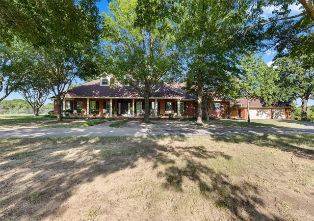 Photo 3 of Single family home for sale at 200 Cr 2130, Gainesville, TX 76240 | MLS# 21333097 | Listing updated on 2026-07-30