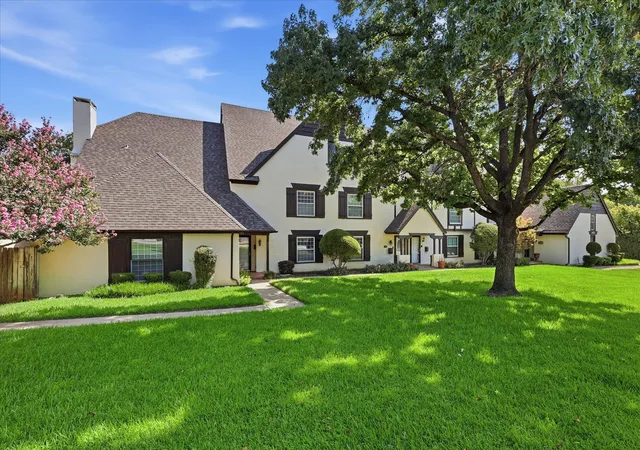 Photo 1 of Townhouse for sale at 981 Chateau Valee Cir, Bedford, TX 76022 | MLS# 21334457 | Listing updated on 2026-09-26