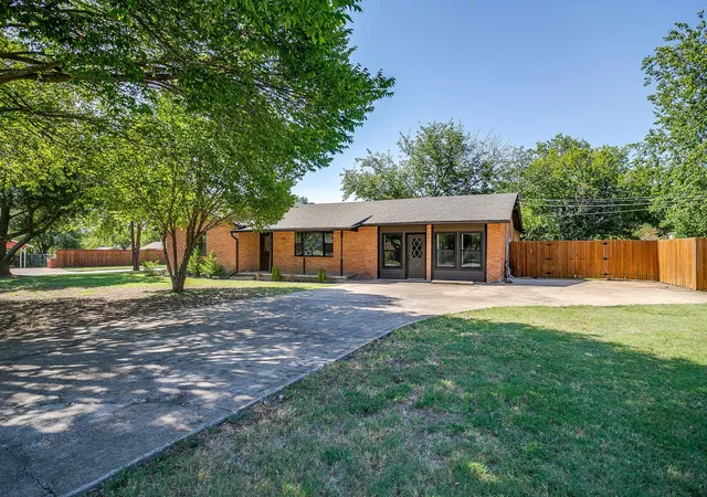 Photo 2 of Single family home for sale at 6301 Greenfield Rd, Fort Worth, TX 76135 | MLS# 21342424 | Listing updated on 2026-09-15