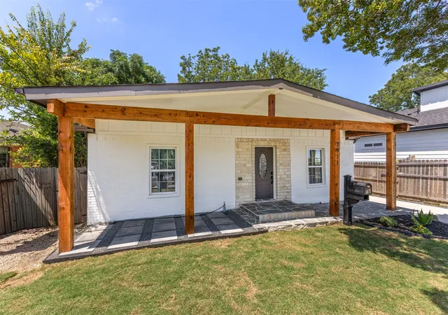 Photo 2 of Single family home for sale at 2911 S Denley, Dallas, TX 75216 | MLS# 21342341 | Listing updated on 2026-10-05