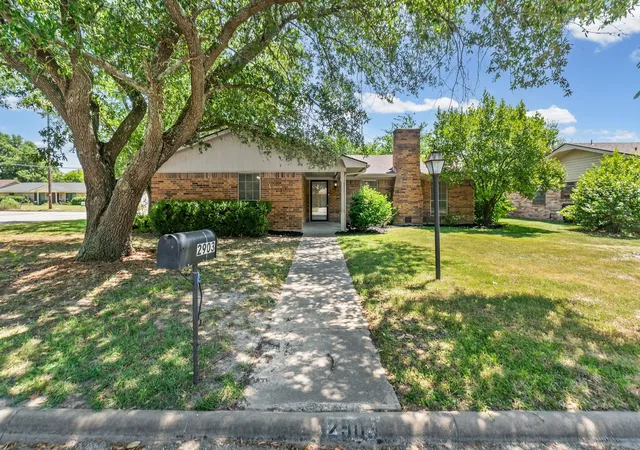 Photo 2 of Single family home for sale at 2903 Melmar Park St, Commerce, TX 75428 | MLS# 21344895 | Listing updated on 2026-09-10