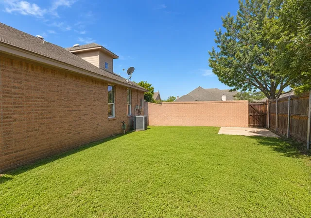 Photo 13 of Single family home for sale at 2118 Portwood Wy, Fort Worth, TX 76179 | MLS# 21345264 | Listing updated on 2026-09-21