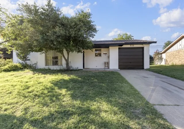 Photo 3 of Single family home for sale at 6110 Ivy Hill Rd, Fort Worth, TX 76135 | MLS# 21345278 | Listing updated on 2026-09-28