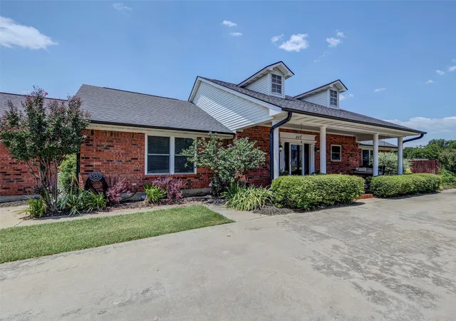 Photo 1 of Single family home for sale at 405 N Wickham St, Alvord, TX 76225 | MLS# 21340703 | Listing updated on 2026-07-30