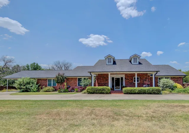 Photo 2 of Single family home for sale at 405 N Wickham St, Alvord, TX 76225 | MLS# 21340703 | Listing updated on 2026-07-30