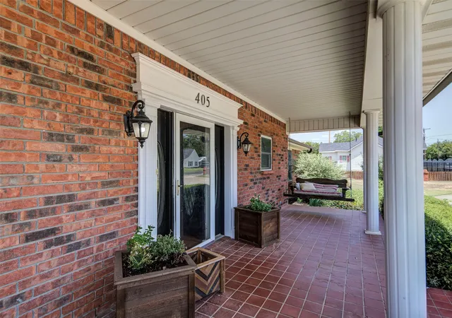 Photo 4 of Single family home for sale at 405 N Wickham St, Alvord, TX 76225 | MLS# 21340703 | Listing updated on 2026-10-01