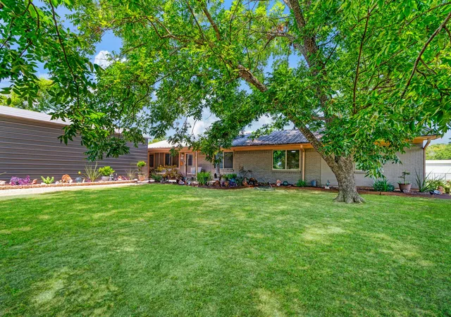 Photo 1 of Single family home for sale at 1723 Farm Road 2121, Paris, TX 75462 | MLS# 21345283 | Listing updated on 2026-08-31