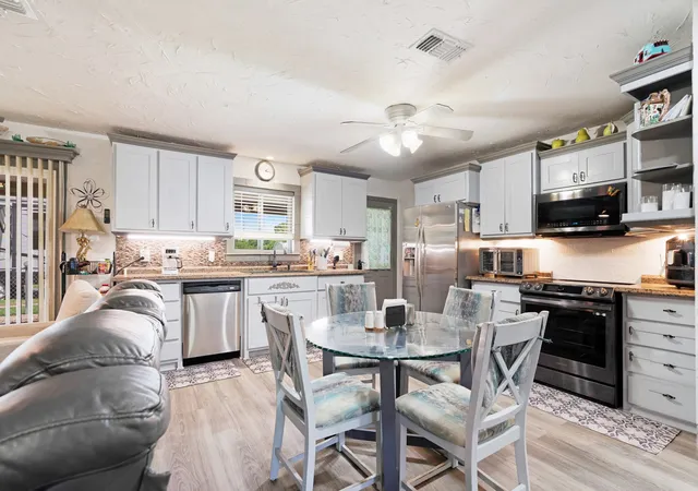 Photo 3 of Single family home for sale at 1723 Farm Road 2121, Paris, TX 75462 | MLS# 21345283 | Listing updated on 2026-08-31