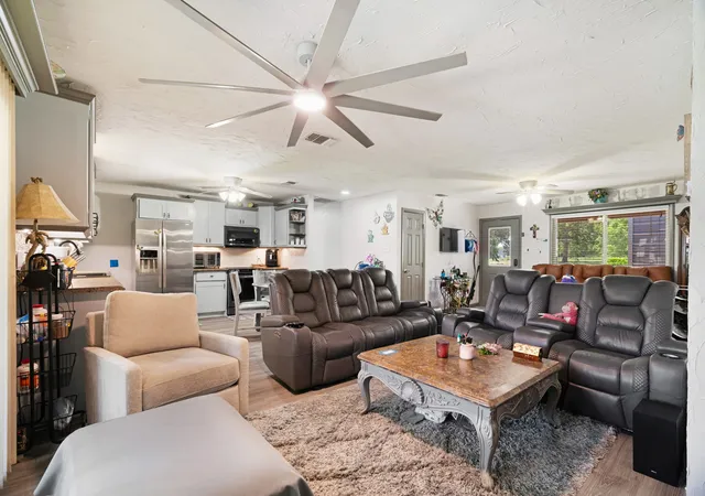 Photo 4 of Single family home for sale at 1723 Farm Road 2121, Paris, TX 75462 | MLS# 21345283 | Listing updated on 2026-08-31