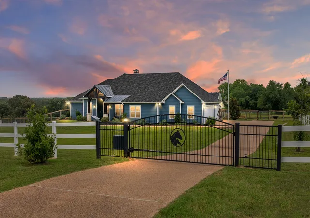 Photo 1 of Single family home for sale at 6870 Shore Crest Way, Athens, TX 75752 | MLS# 21345231 | Listing updated on 2026-07-30