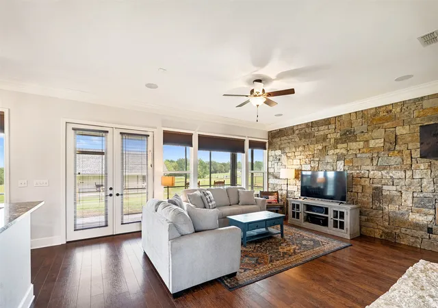 Photo 4 of Single family home for sale at 6870 Shore Crest Way, Athens, TX 75752 | MLS# 21345231 | Listing updated on 2026-10-02