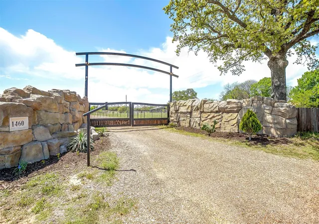 Photo 4 of Sale Pending at 1460 Ross Ln, Springtown, TX 76082 | MLS# 21345289 | Listing updated on 2026-07-30