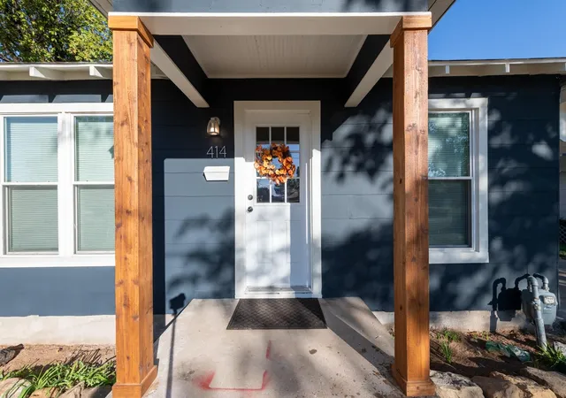 Photo 2 of Single family home for sale at 414 S Main St, Henrietta, TX 76365 | MLS# 21345349 | Listing updated on 2026-07-30