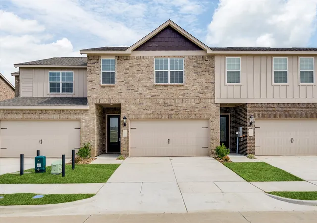 Townhouse for sale at 419 Mb'S Wy, Pilot Point, TX 76258 | MLS# 21345387