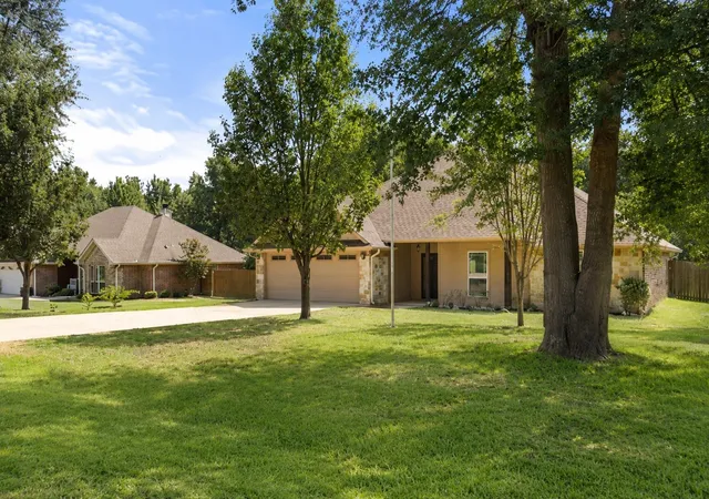 Photo 2 of Single family home for sale at 2312 Pittman Ln, Lindale, TX 75771 | MLS# 21344766 | Listing updated on 2026-10-06