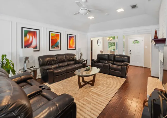 Photo 4 of Single family home for sale at 824 Cherlynne Dr, Cedar Hill, TX 75104 | MLS# 21344086 | Listing updated on 2026-08-01