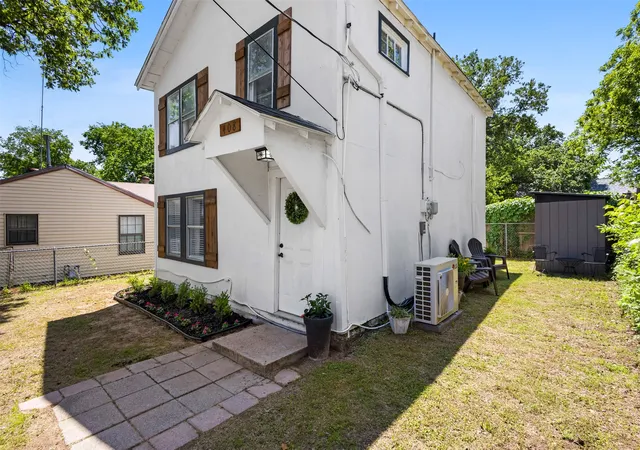 Photo 2 of Single family home for sale at 408 E Baylor St, Weatherford, TX 76086 | MLS# 21345125 | Listing updated on 2026-08-01