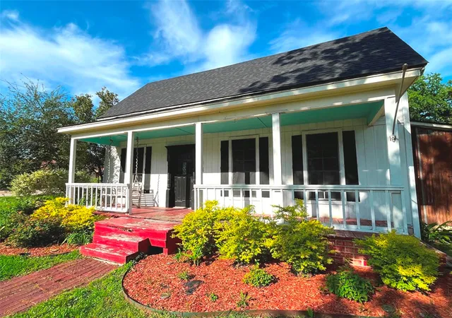 Photo 3 of Single family home for sale at 301 S Main St, Crandall, TX 75114 | MLS# 21345411 | Listing updated on 2026-10-02