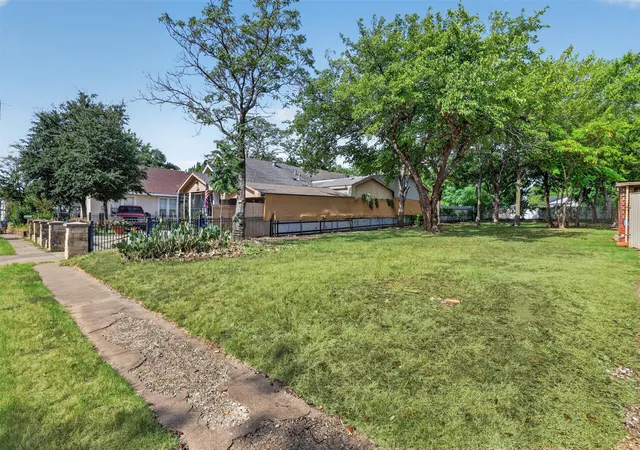 Photo 2 of Land for sale at 6 N Ravinia Dr, Dallas, TX 75211 | MLS# 21345421 | Listing updated on 2026-07-31
