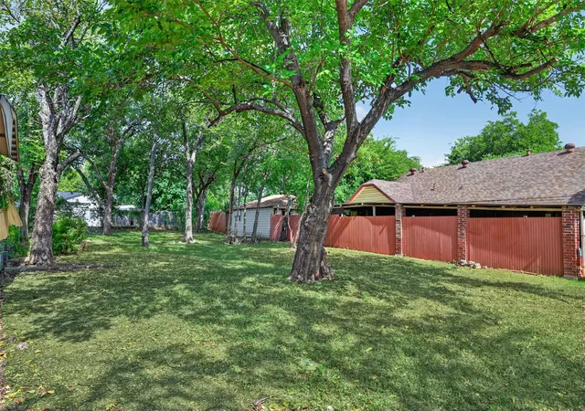 Photo 3 of Land for sale at 6 N Ravinia Dr, Dallas, TX 75211 | MLS# 21345421 | Listing updated on 2026-07-31