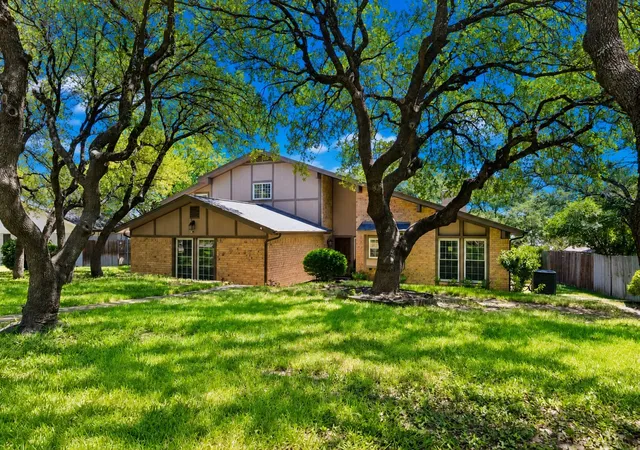Photo 3 of Single family home for sale at 7504 Canyon Crest Ct, Fort Worth, TX 76179 | MLS# 21339966 | Listing updated on 2026-09-09