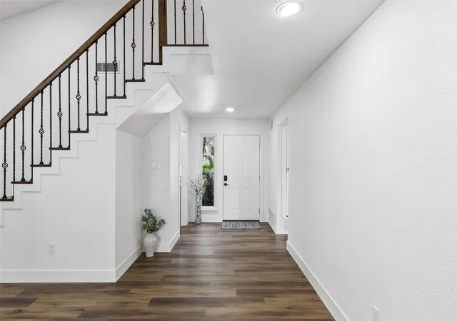 Photo 3 of Single family home for sale at 7504 Canyon Crest Ct, Fort Worth, TX 76179 | MLS# 21339966 | Listing updated on 2026-09-09